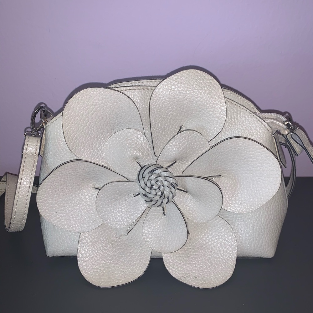 flower white crossbody bag